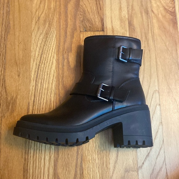 Esplrit Combat Boots size Seven 1/2. Zip up. - Picture 1 of 5